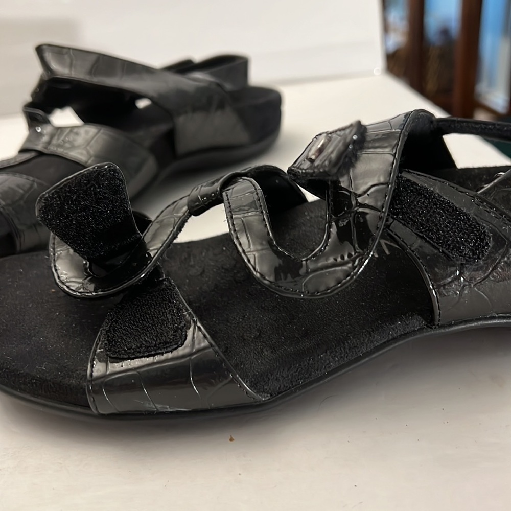 Vionic Podiatrist Designed Adjustable Comfort San… - image 3